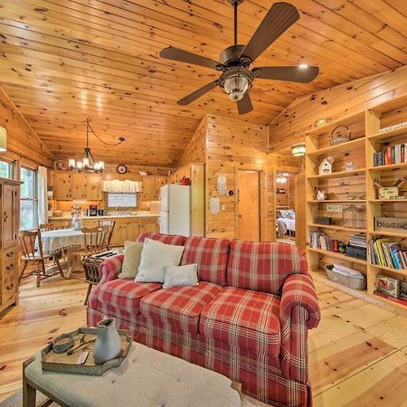 Peaceful Blue Ridge Cabin With Decks And Fire Pit Exteriör bild