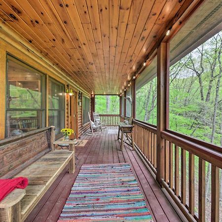 Peaceful Blue Ridge Cabin With Decks And Fire Pit Exteriör bild