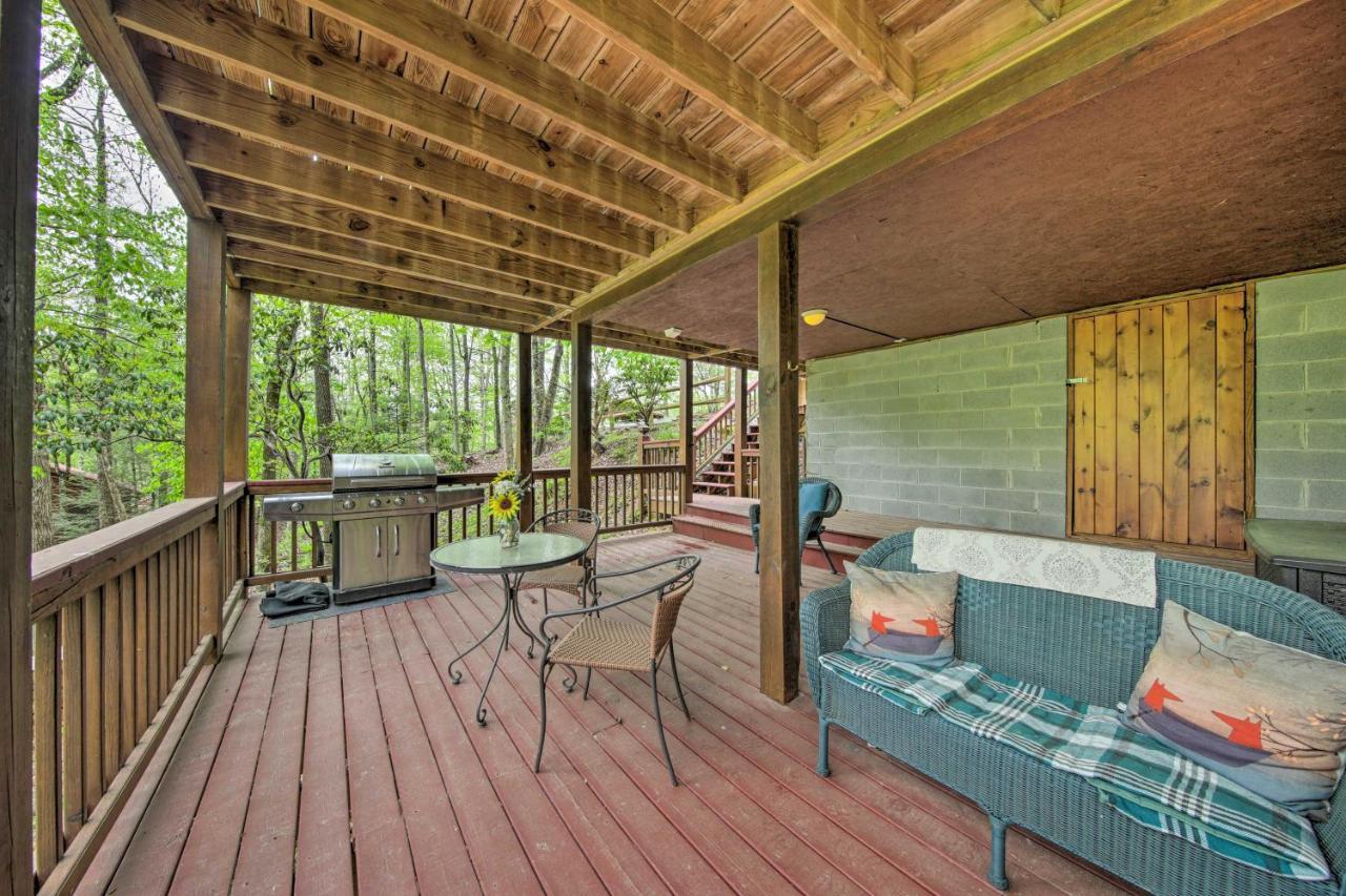 Peaceful Blue Ridge Cabin With Decks And Fire Pit Exteriör bild
