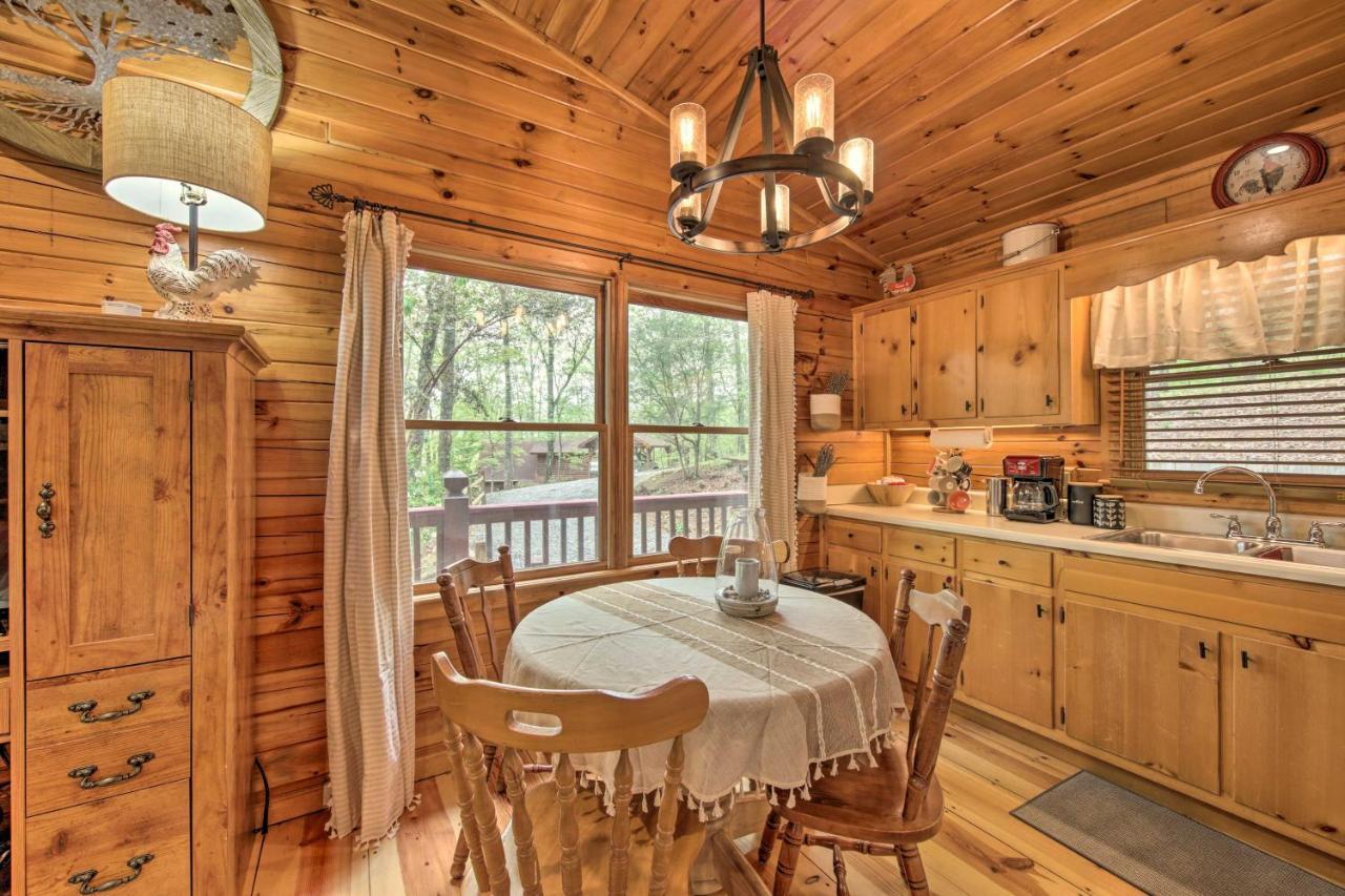 Peaceful Blue Ridge Cabin With Decks And Fire Pit Exteriör bild