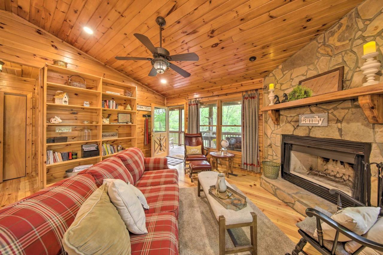 Peaceful Blue Ridge Cabin With Decks And Fire Pit Exteriör bild