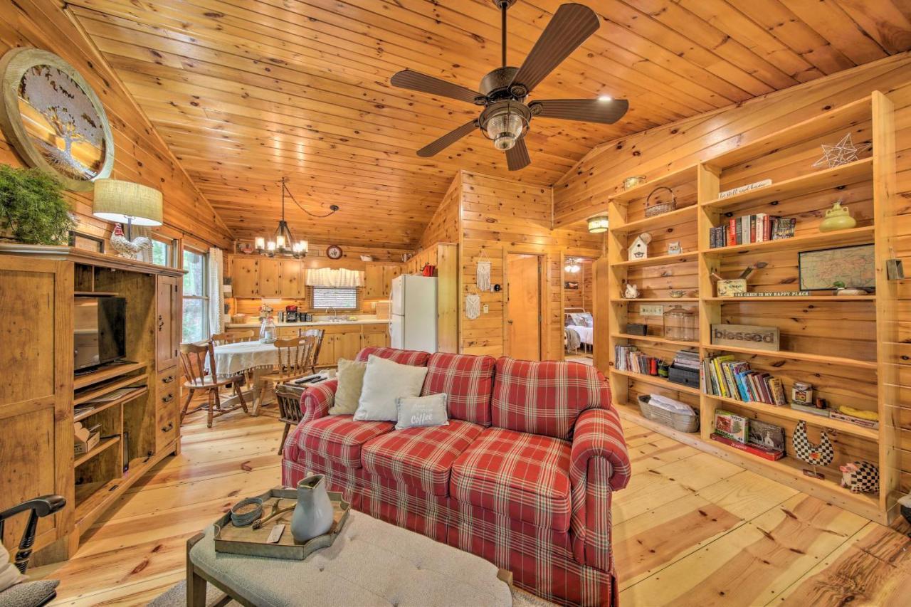 Peaceful Blue Ridge Cabin With Decks And Fire Pit Exteriör bild
