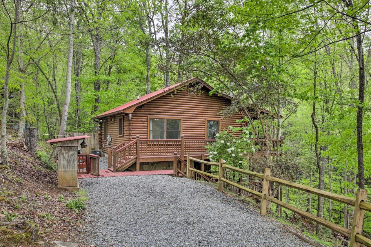 Peaceful Blue Ridge Cabin With Decks And Fire Pit Exteriör bild