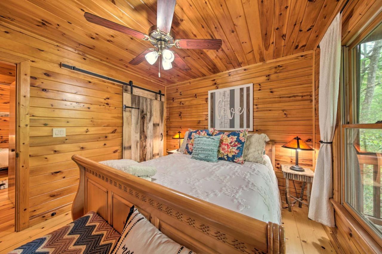 Peaceful Blue Ridge Cabin With Decks And Fire Pit Exteriör bild