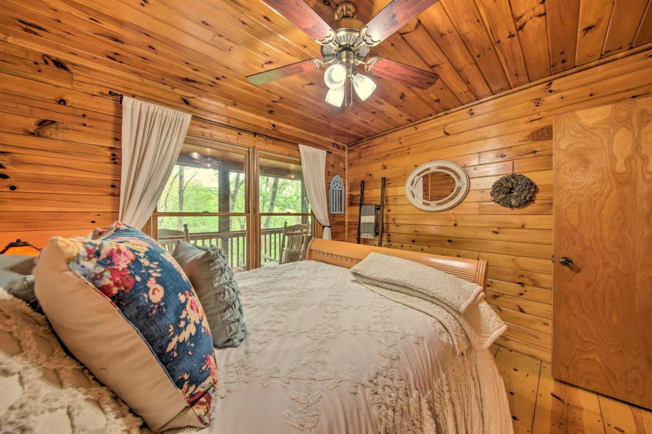 Peaceful Blue Ridge Cabin With Decks And Fire Pit Exteriör bild