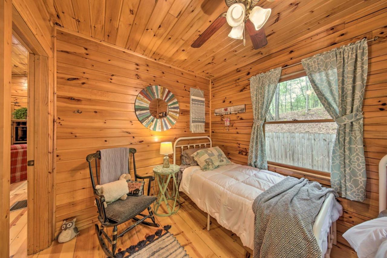 Peaceful Blue Ridge Cabin With Decks And Fire Pit Exteriör bild