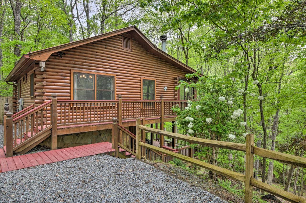 Peaceful Blue Ridge Cabin With Decks And Fire Pit Exteriör bild