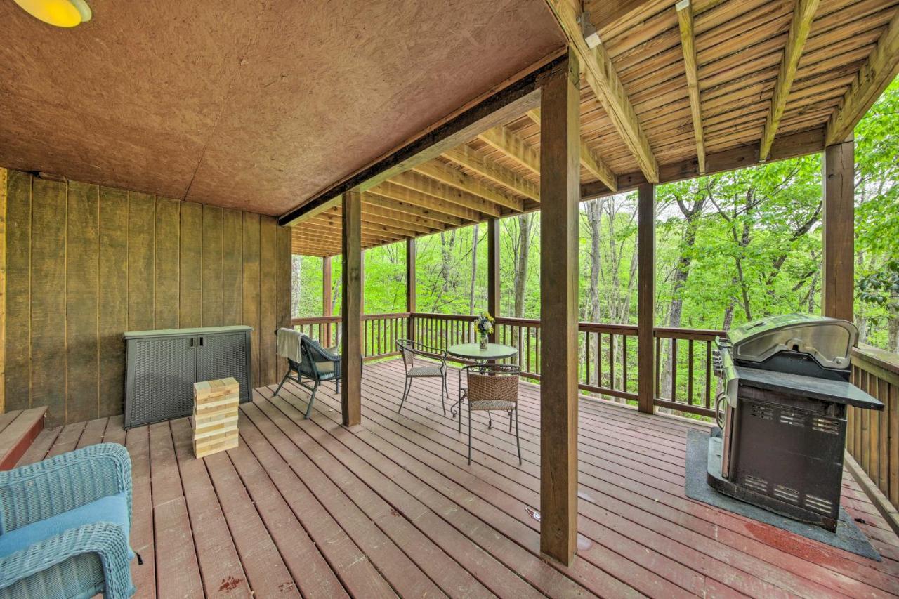 Peaceful Blue Ridge Cabin With Decks And Fire Pit Exteriör bild